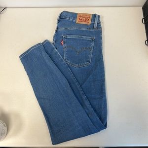 Levi’s high rise super skinny jeans. Size 28